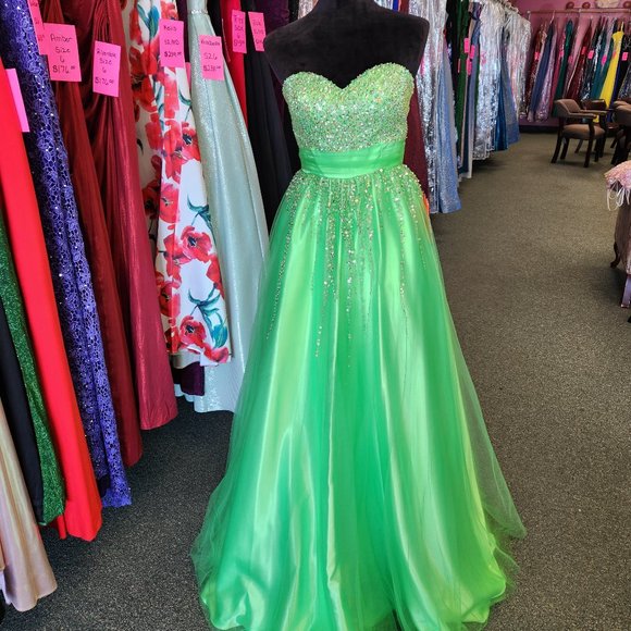 Jolene 13131 Size 2 Lime Prom Dress - Picture 1 of 7